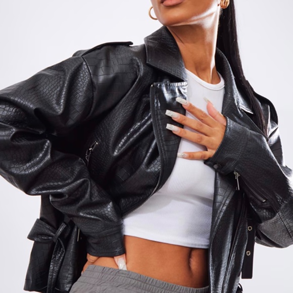 PrettyLittleThing - Black Croc Embossed Oversized Belted Hem Biker Jacket - Picture 6 of 9